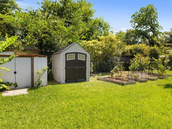 1206 Larkwood DR, Austin TX 78723