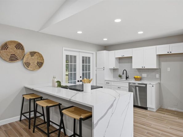 205 Sunshine DR, Georgetown TX 78628