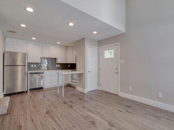 935 La Posada DR 212, Austin TX 78752