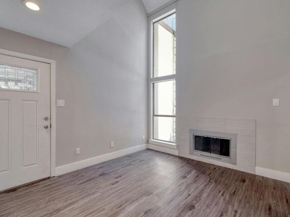 935 La Posada DR 212, Austin TX 78752