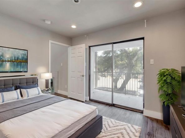 935 La Posada DR 212, Austin TX 78752