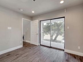 935 La Posada DR 212, Austin TX 78752