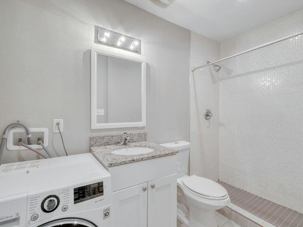 935 La Posada DR 212, Austin TX 78752