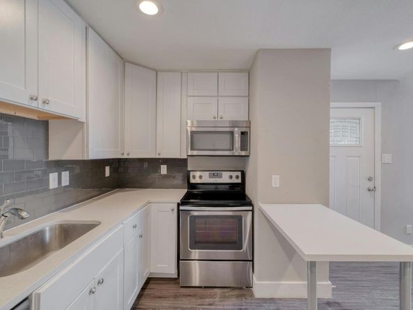 935 La Posada DR 212, Austin TX 78752