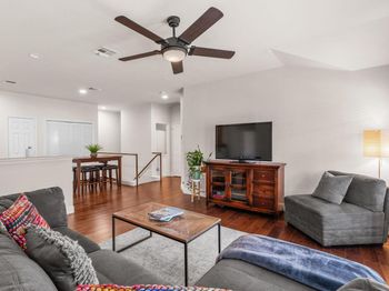 1900 Scofield Ridge PKWY