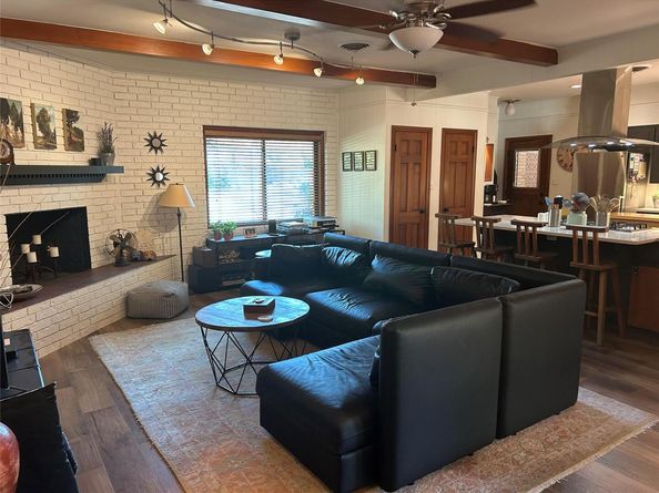 1704 S Church ST, Georgetown TX 78626