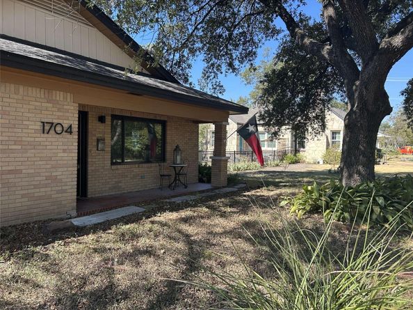 1704 S Church ST, Georgetown TX 78626