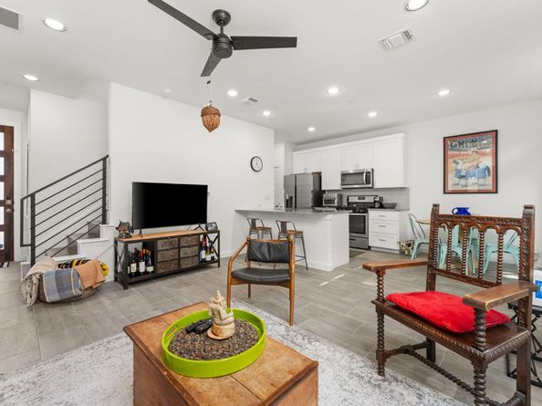 6409 Berkman DR 9, Austin TX 78723