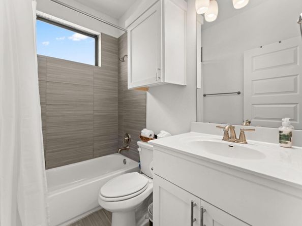 6409 Berkman DR 9, Austin TX 78723