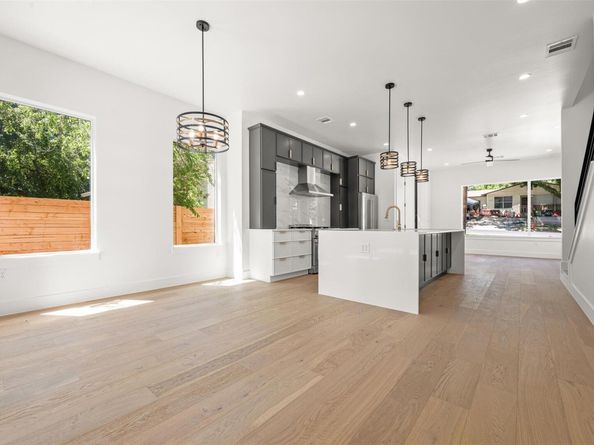 1305 Walnut Ave, Austin TX 78702