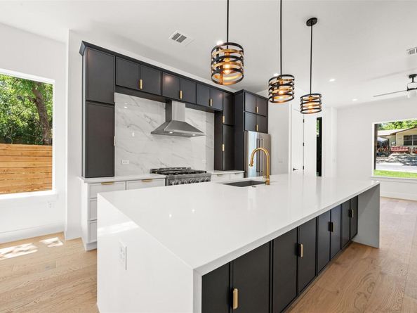 1305 Walnut Ave, Austin TX 78702