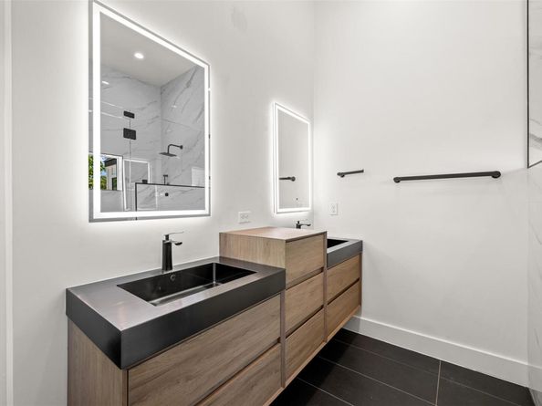 1305 Walnut Ave, Austin TX 78702