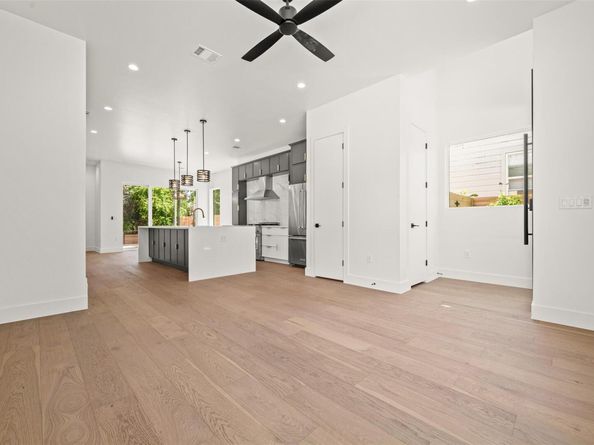 1305 Walnut Ave, Austin TX 78702