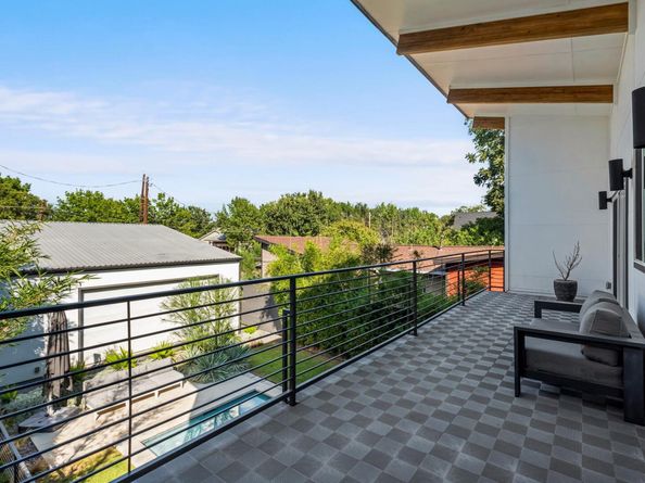 2705 Lyons RD, Austin TX 78702