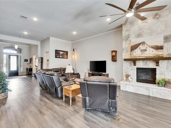 2817 Mossy Springs DR, Leander TX 78641