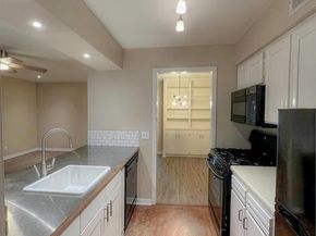 1240 Barton Hills Dr 111, Austin TX 78704