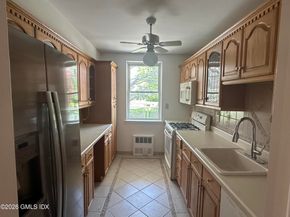 2 Putnam Hill 2E, Greenwich CT 06830