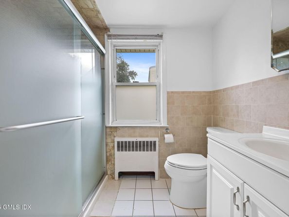8 Reynolds Place, Greenwich CT 06831