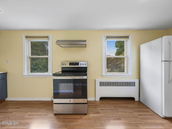 8 Reynolds Place, Greenwich CT 06831