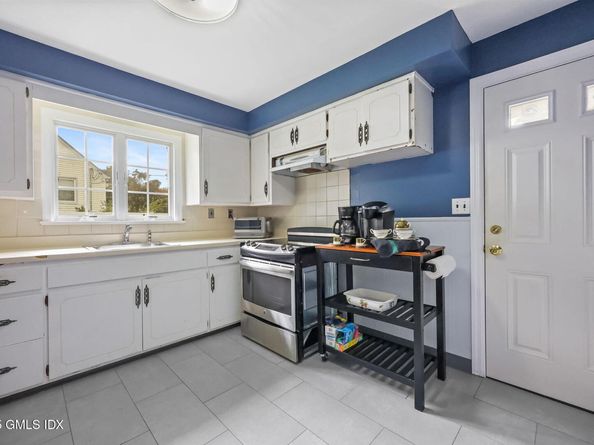 8 Reynolds Place, Greenwich CT 06831