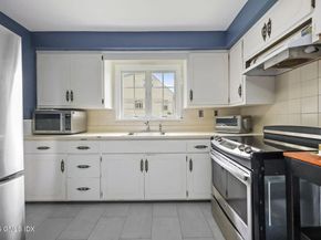 8 Reynolds Place, Greenwich CT 06831