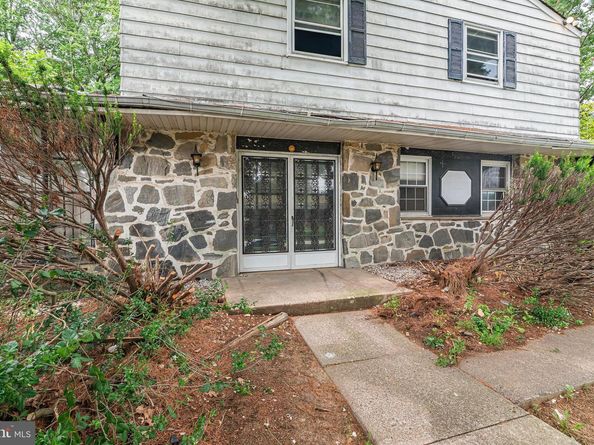9096 Pine Road, Philadelphia PA 19115
