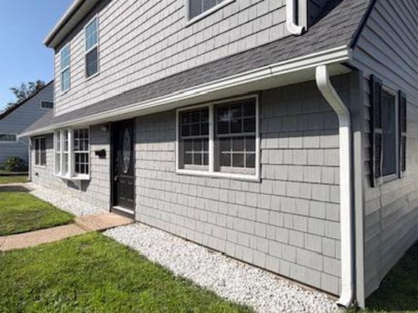 8 Parkside Circle, Levittown PA 19056