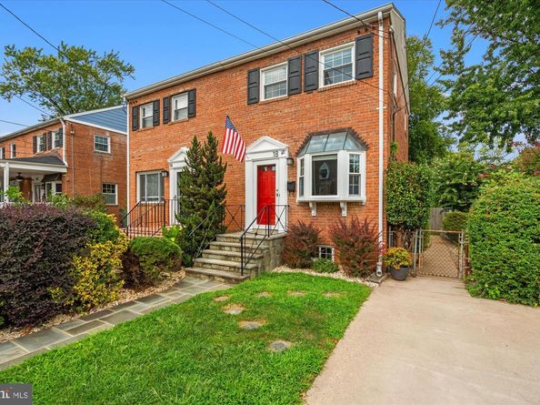 18 E Myrtle Street 1/2, Alexandria VA 22301