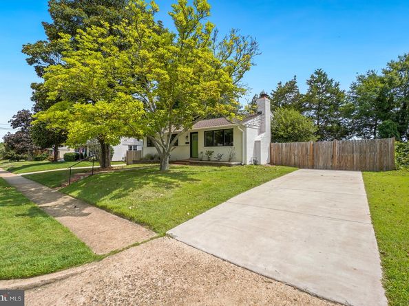 2123 N Earley Street, Alexandria VA 22302