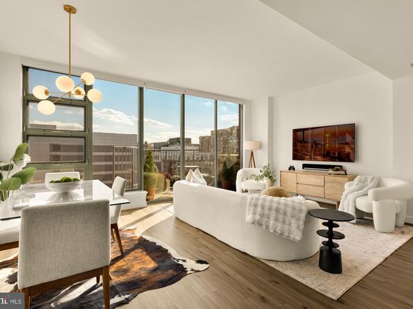 1117 10TH Street NW W10, Washington DC 20001