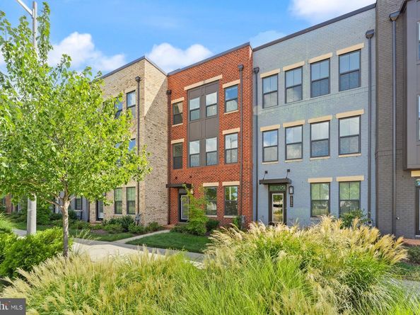 12994 Hattontown Square, Herndon VA 20171