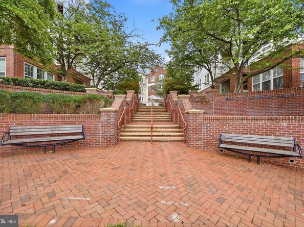 801 S Greenbrier Street 202, Arlington VA 22204