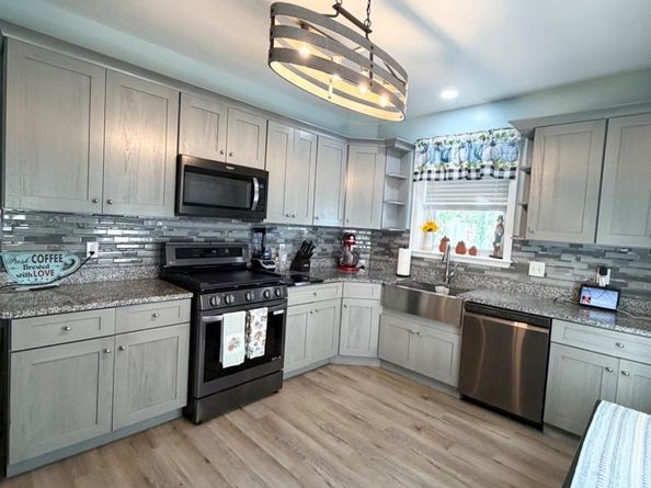 523 Green, Philadelphia PA 19128