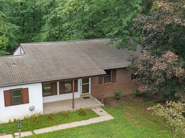 80 Hidden Woods Lane, Warminster PA 18974
