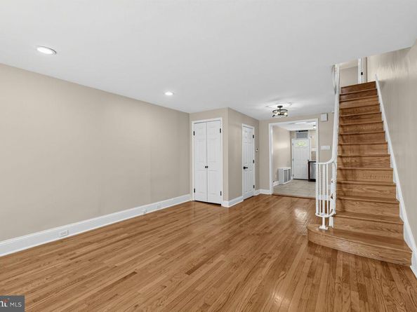 2405 S Warnock Street, Philadelphia PA 19148