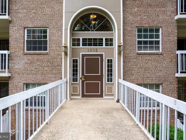 1935 Wilson Lane 301, Mclean VA 22102