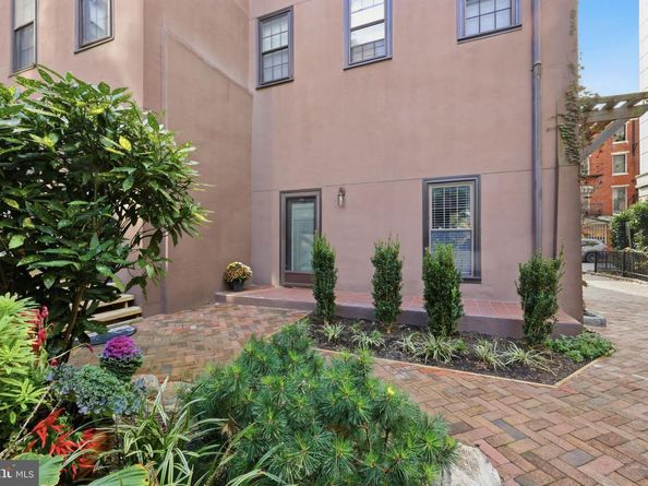 301 Race Street C010, Philadelphia PA 19106