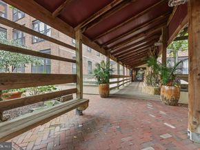 301 Race Street C010, Philadelphia PA 19106