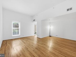 301 Race Street C010, Philadelphia PA 19106