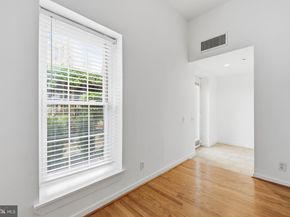 301 Race Street C010, Philadelphia PA 19106