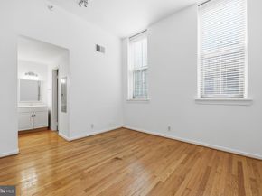 301 Race Street C010, Philadelphia PA 19106