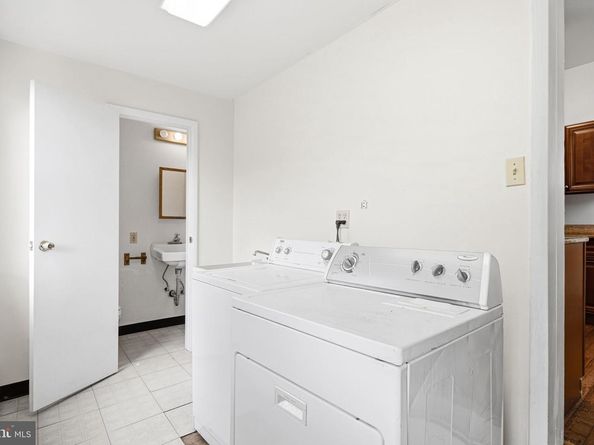 542 Martin Street, Philadelphia PA 19128