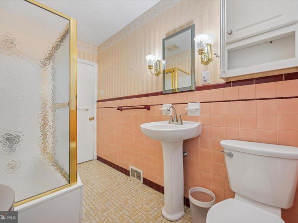 422 W Moreland Avenue, Hatboro PA 19040