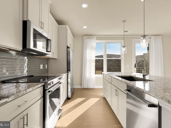 9555 Saintsbury Drive 503, Fairfax VA 22031