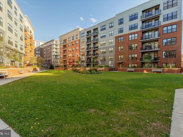 9555 Saintsbury Drive 503, Fairfax VA 22031