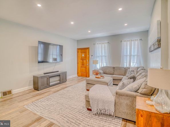 320 Hermitage Street, Philadelphia PA 19128