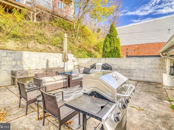 320 Hermitage Street, Philadelphia PA 19128