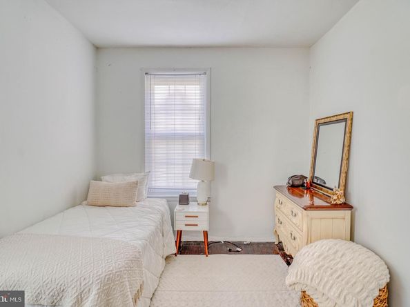 320 Hermitage Street, Philadelphia PA 19128