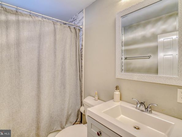 320 Hermitage Street, Philadelphia PA 19128