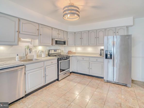 320 Hermitage Street, Philadelphia PA 19128